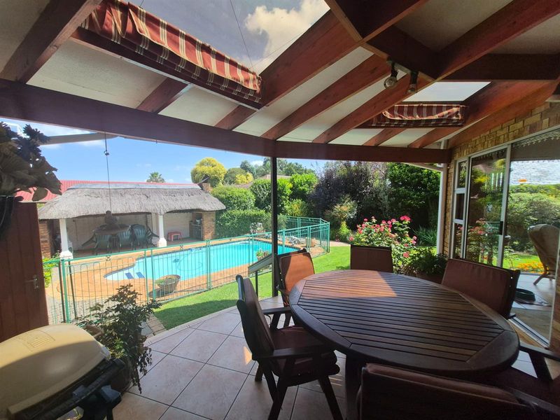 Exceptional Family Living in the Secure Gated Community of Essexwold, Dowerglen - Photo 9