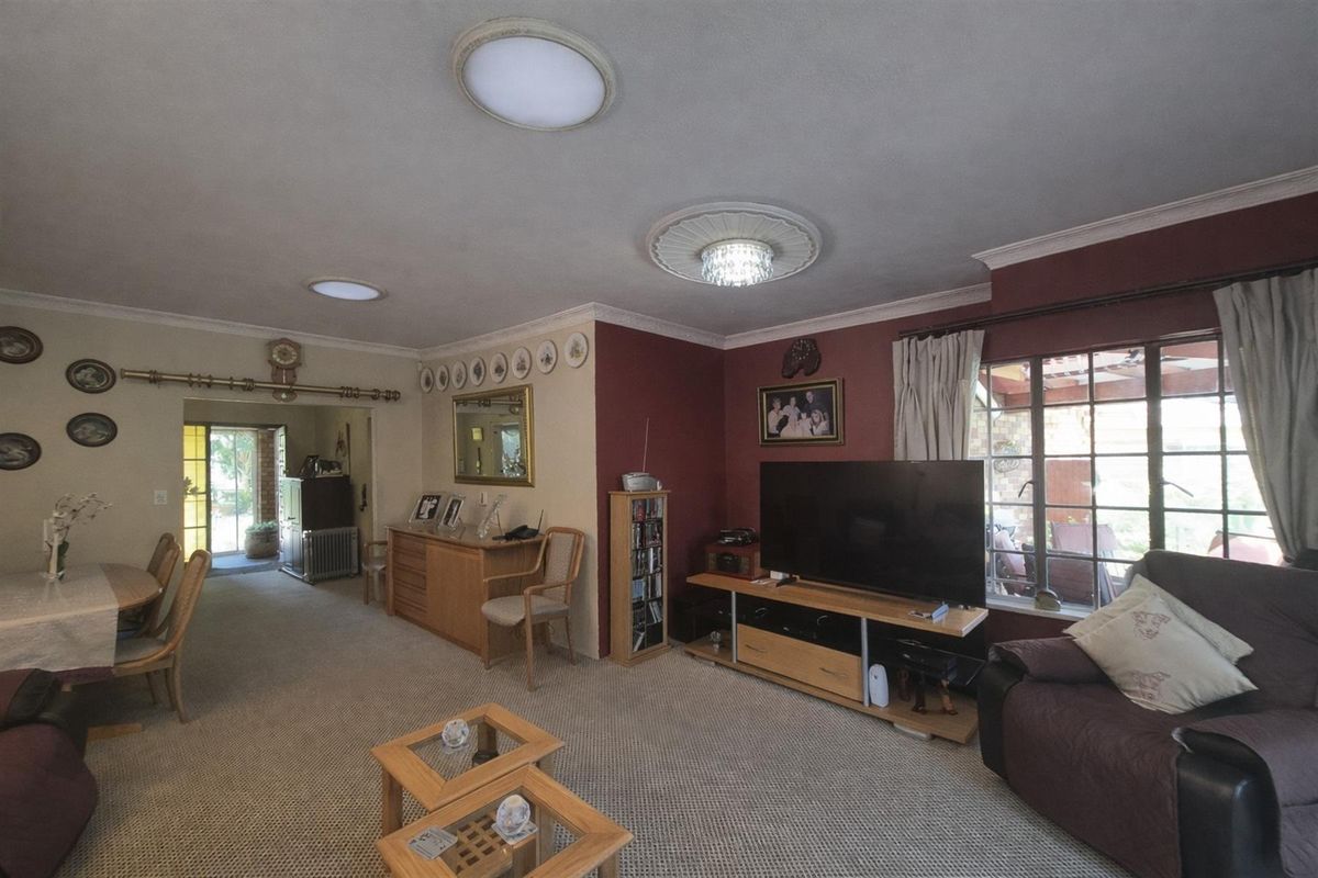 Exceptional Family Living in the Secure Gated Community of Essexwold, Dowerglen - Photo 4