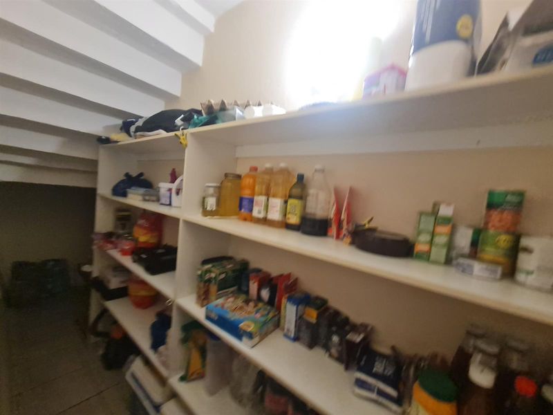 Move-in ready duplex in well-managed complex close to sought after schools - Photo 9