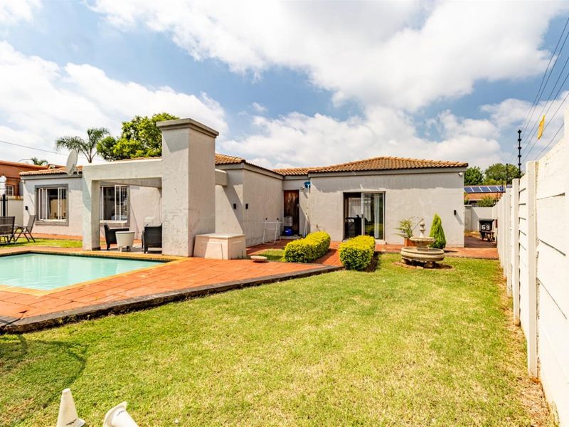 3 Bed House For Sale in Rooihuiskraal North, Centurion - Photo 2