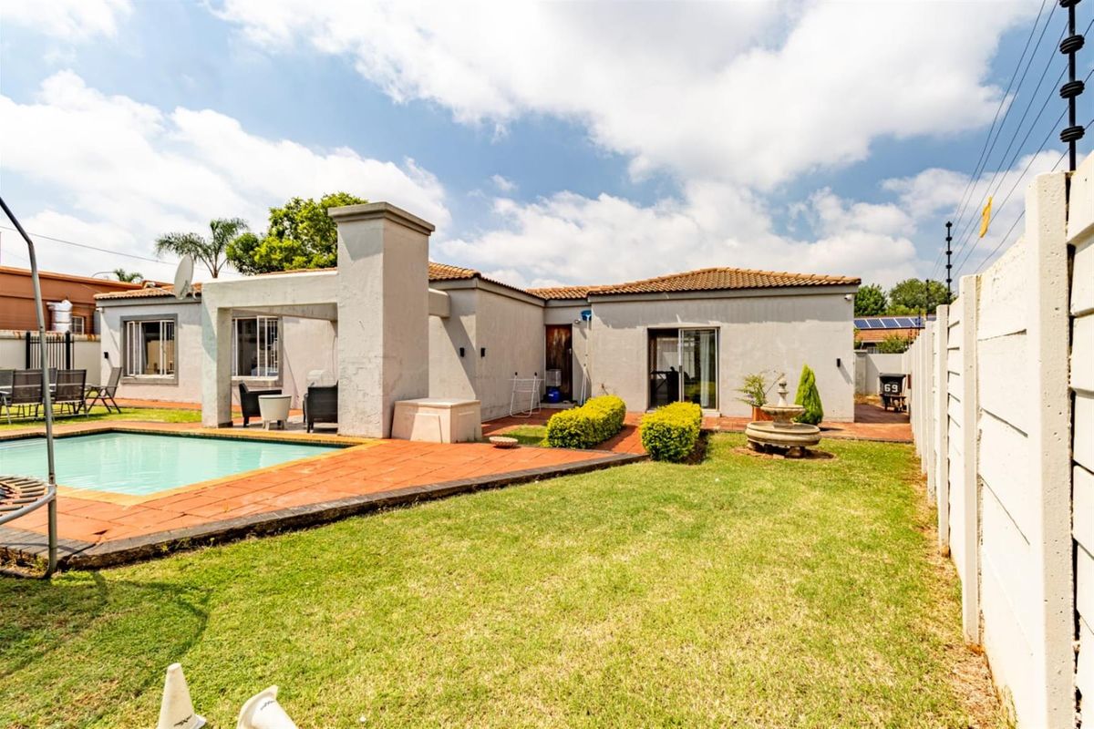 3 Bed House For Sale in Rooihuiskraal North, Centurion - Photo 2