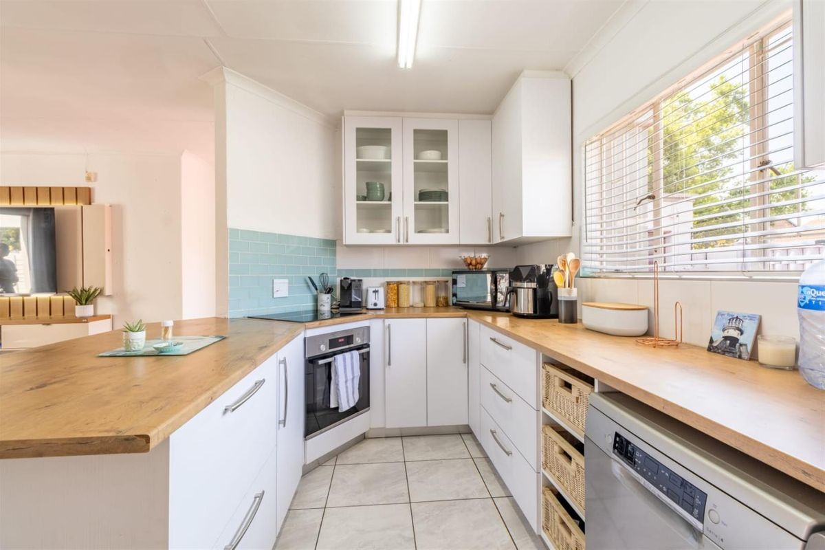 3 Bed House For Sale in Rooihuiskraal North, Centurion - Photo 5