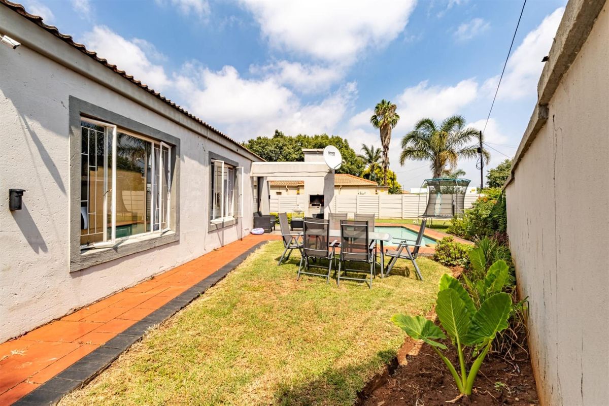 3 Bed House For Sale in Rooihuiskraal North, Centurion - Photo 3