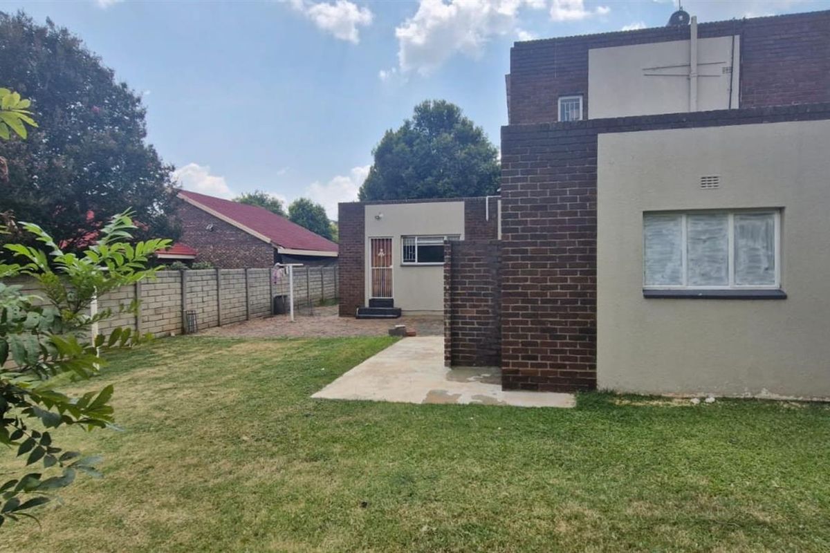 House For Sale in Wilkoppies, Klerksdorp, North West - Photo 5