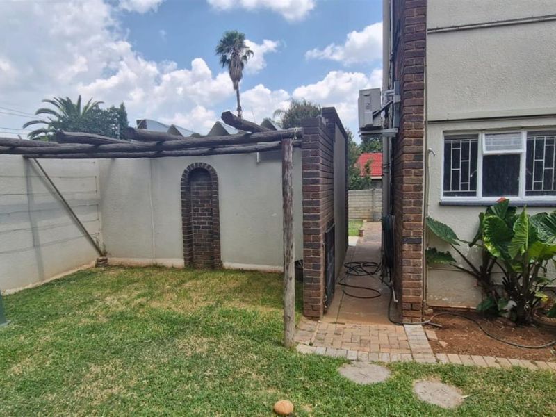 House For Sale in Wilkoppies, Klerksdorp, North West - Photo 7