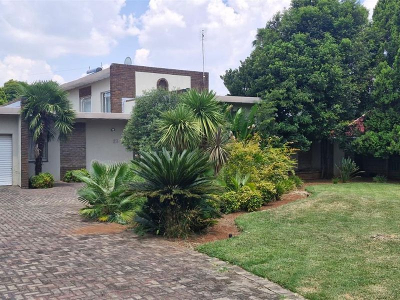 House For Sale in Wilkoppies, Klerksdorp, North West - Photo 1