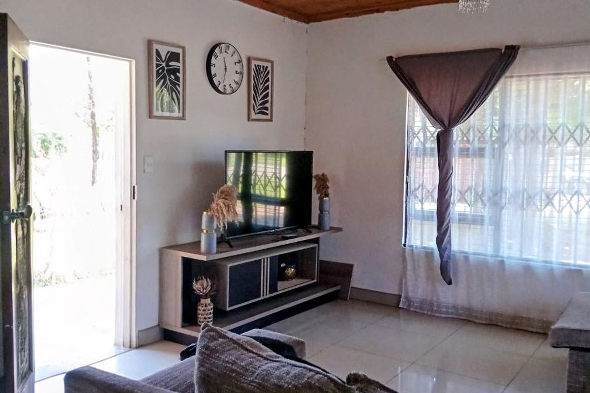 Family Home For Sale in Burgersdorp Lichtenburg, North West - Photo 4