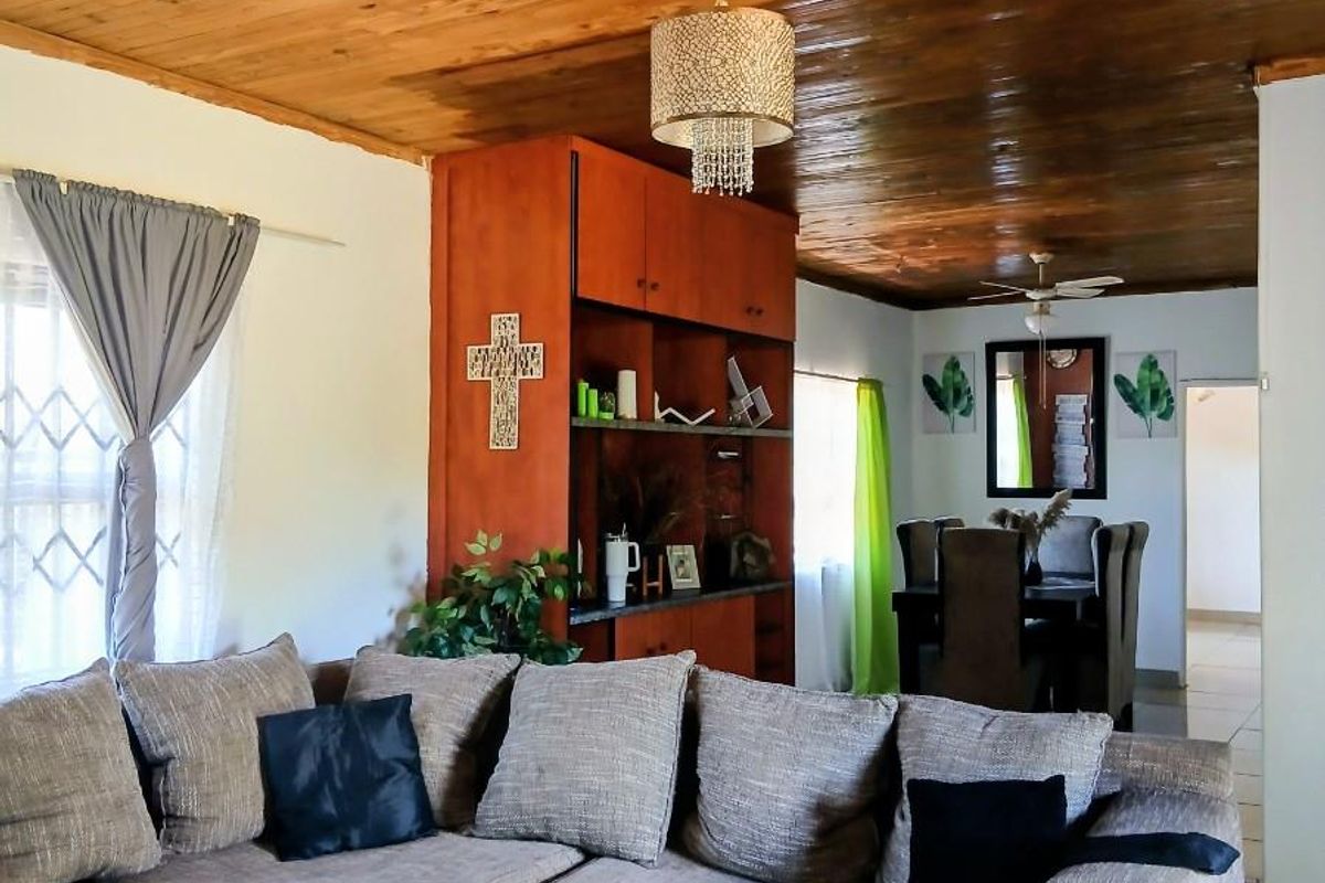 Family Home For Sale in Burgersdorp Lichtenburg, North West - Photo 5