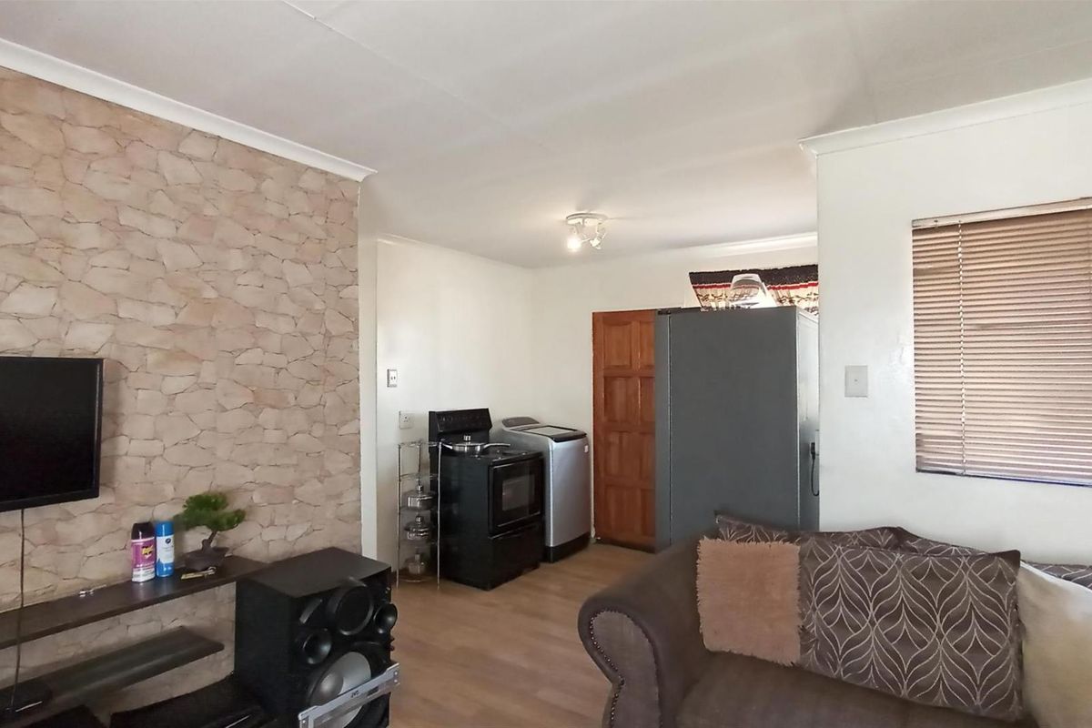 House For Sale in Vanderbijlpark - Photo 4