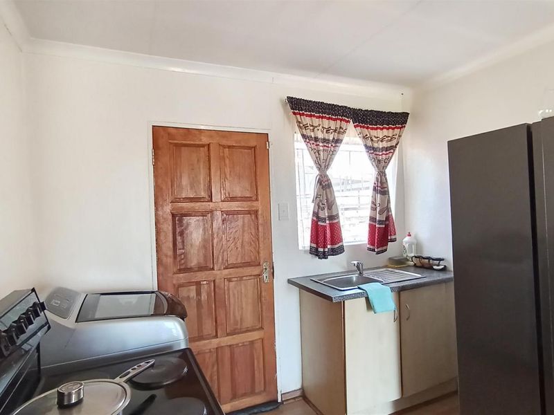 House For Sale in Vanderbijlpark - Photo 3
