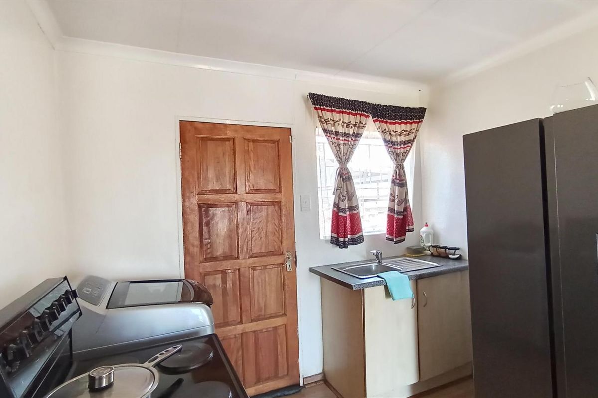 House For Sale in Vanderbijlpark - Photo 3