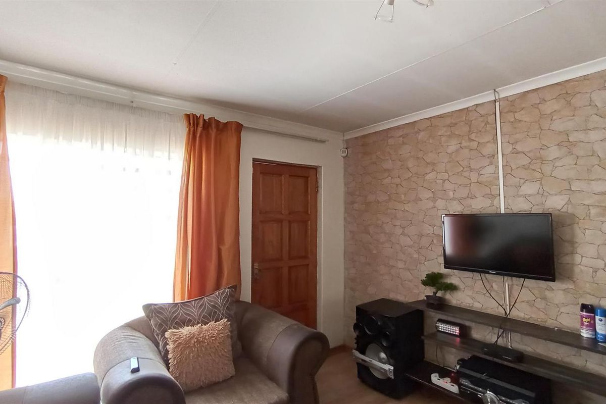 House For Sale in Vanderbijlpark - Photo 5