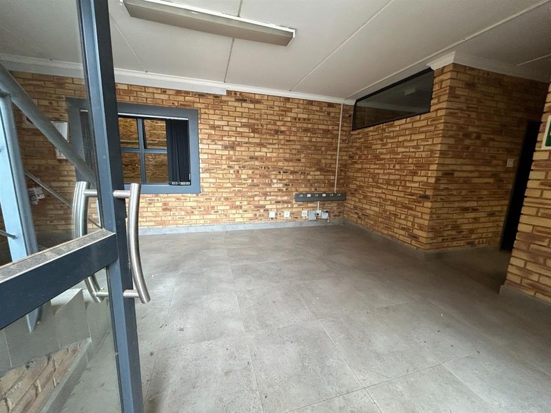 Prime Warehouse To Rent in Pomona adjacent Logistics Hub - Photo 7