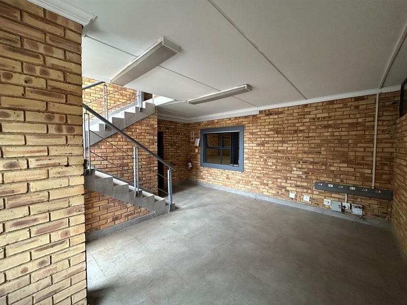 Prime Warehouse To Rent in Pomona adjacent Logistics Hub - Photo 8