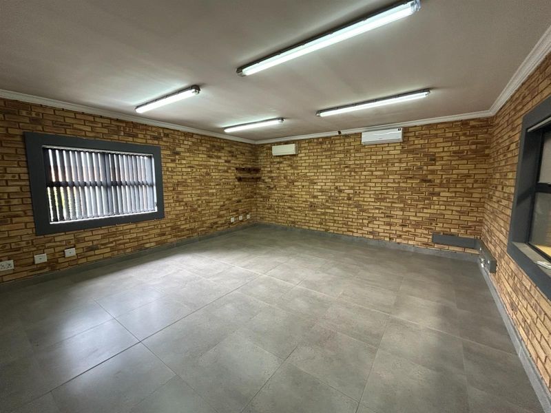 Prime Warehouse To Rent in Pomona adjacent Logistics Hub - Photo 5