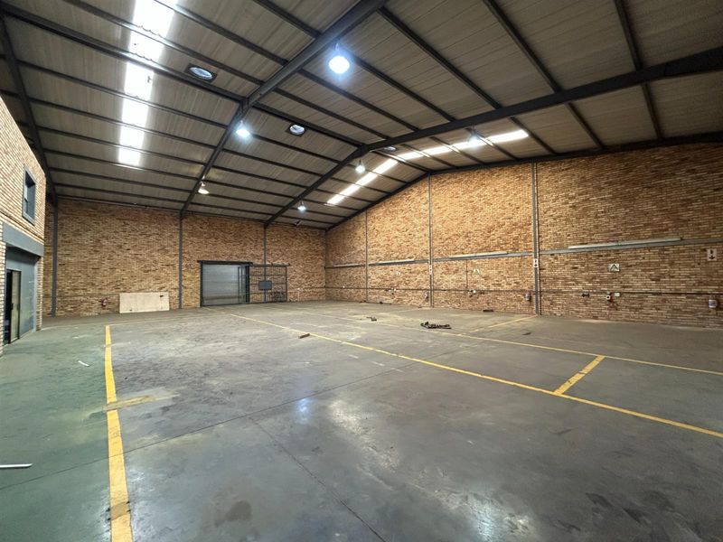 Prime Warehouse To Rent in Pomona adjacent Logistics Hub - Photo 3