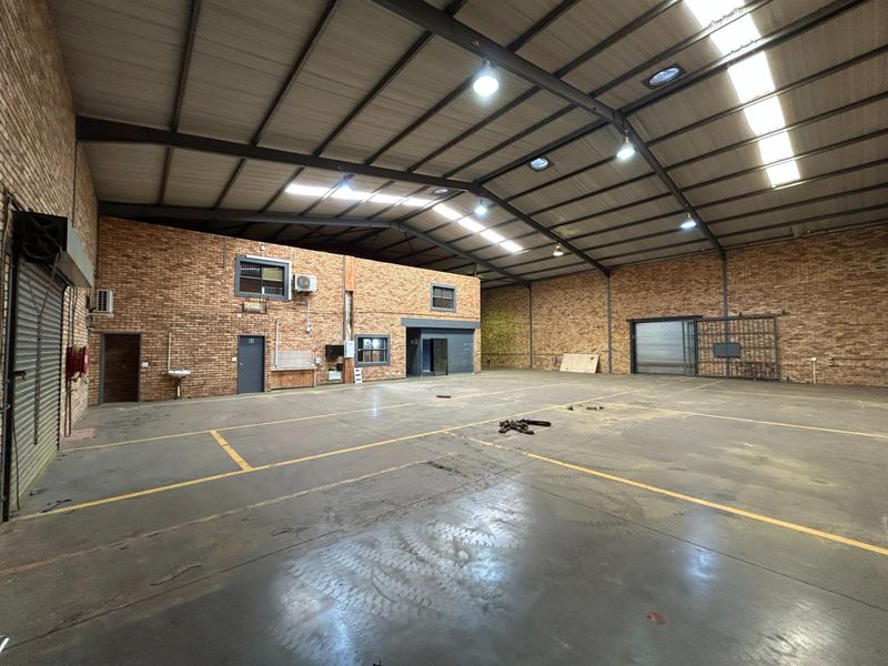 Prime Warehouse To Rent in Pomona adjacent Logistics Hub - Photo 2