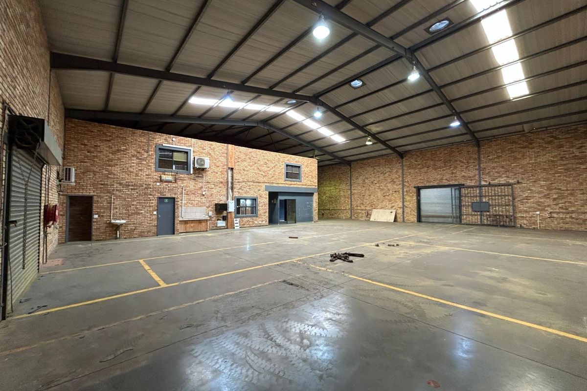 Prime Warehouse To Rent in Pomona adjacent Logistics Hub - Photo 2