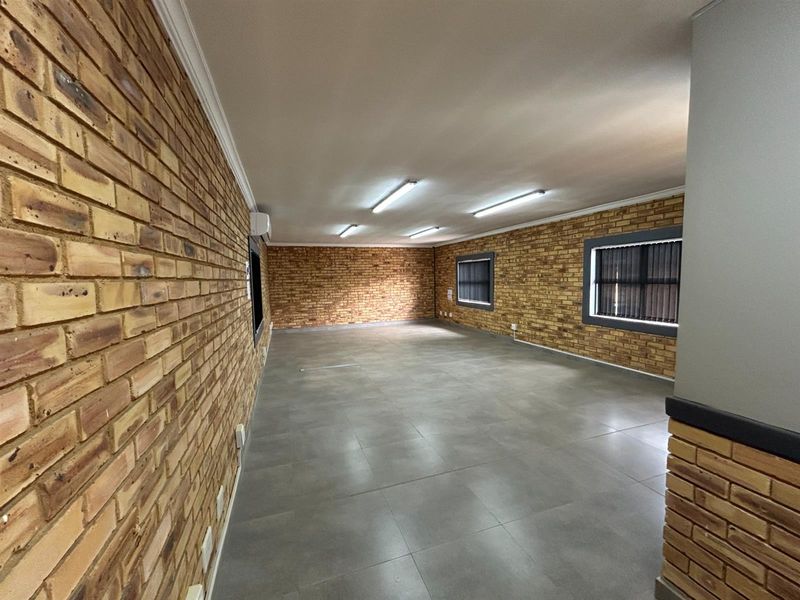 Prime Warehouse To Rent in Pomona adjacent Logistics Hub - Photo 4