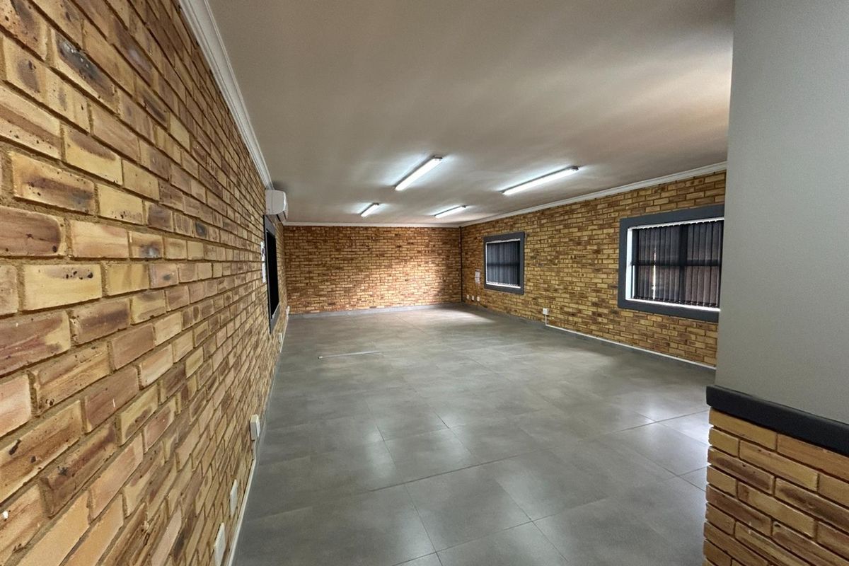 Prime Warehouse To Rent in Pomona adjacent Logistics Hub - Photo 4