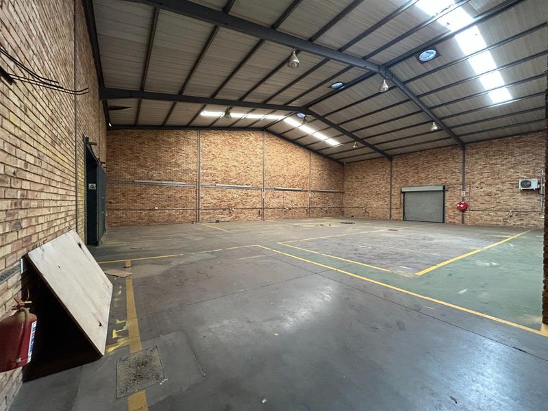 Prime Warehouse To Rent: Position Your Business in Pomona’s Premier Logistics Hub - Photo 3