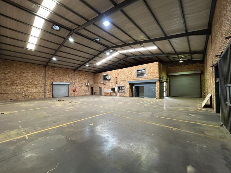 Prime Warehouse To Rent: Position Your Business in Pomona’s Premier Logistics Hub - Photo 2