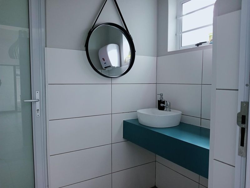 WELL LOCATED COMMERCIAL PROPERTY FOR SALE - Photo 7