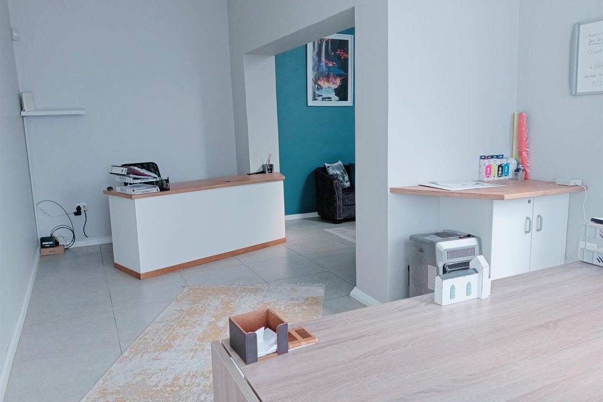 WELL LOCATED COMMERCIAL PROPERTY FOR SALE - Photo 4