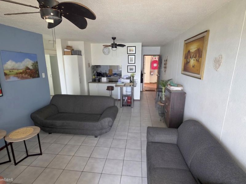 Beachfront 2 bedroom, 2 bathroom groundfloor apartment in Lawrence Rocks - Photo 10