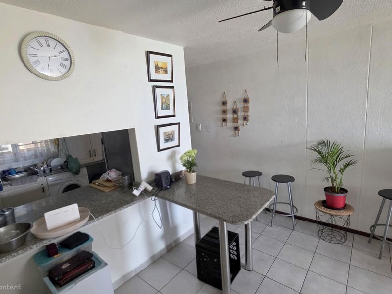 Beachfront 2 bedroom, 2 bathroom groundfloor apartment in Lawrence Rocks - Photo 8