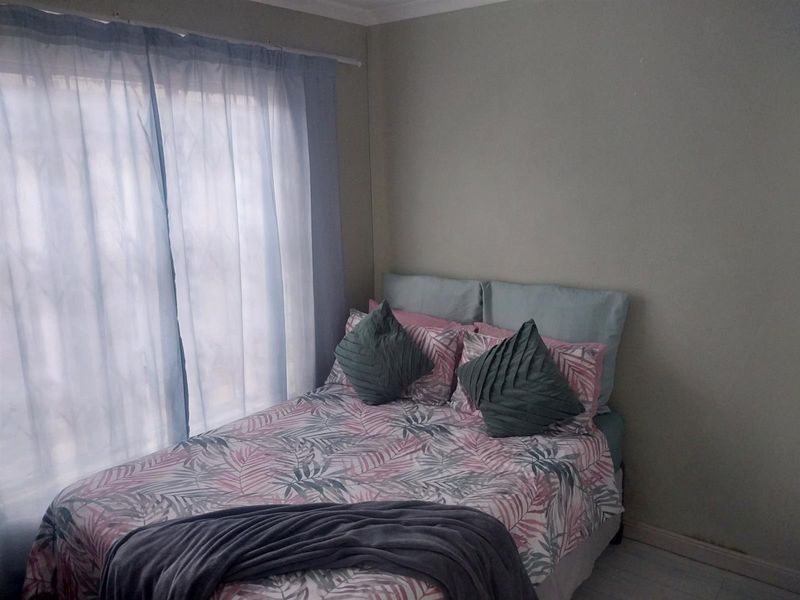 2 Bedroom House For Sale in Protea Glen, Soweto - Photo 6