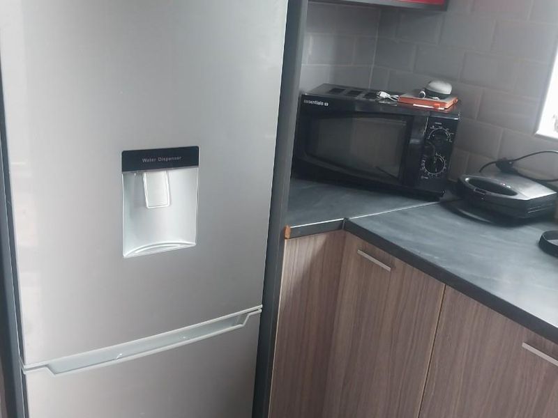 2 Bedroom House For Sale in Protea Glen, Soweto - Photo 9