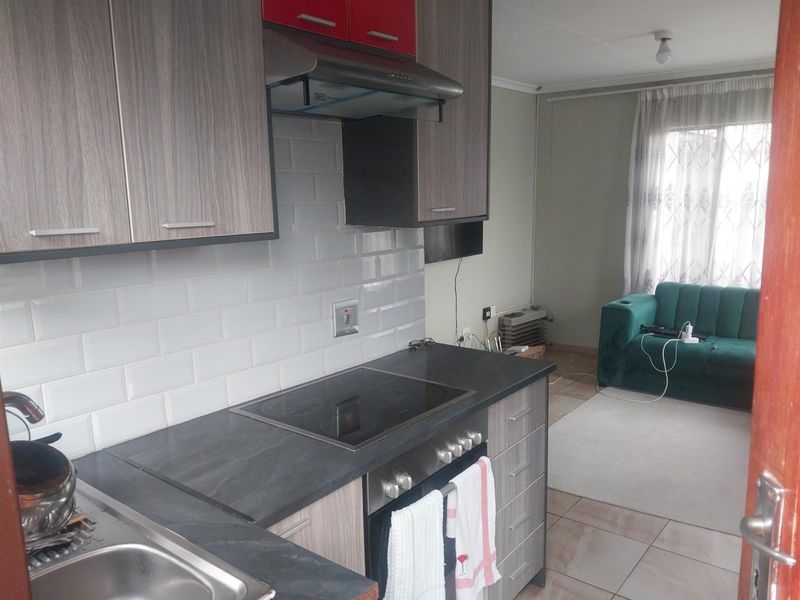 2 Bedroom House For Sale in Protea Glen, Soweto - Photo 10