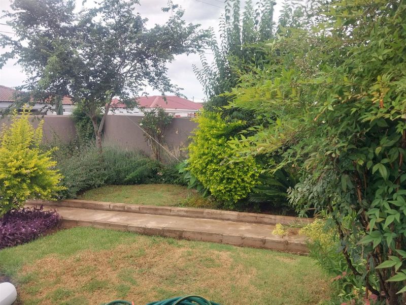 2 Bedroom House For Sale in Protea Glen, Soweto - Photo 2