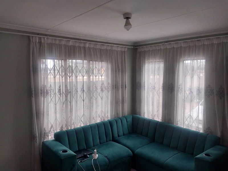 2 Bedroom House For Sale in Protea Glen, Soweto - Photo 3