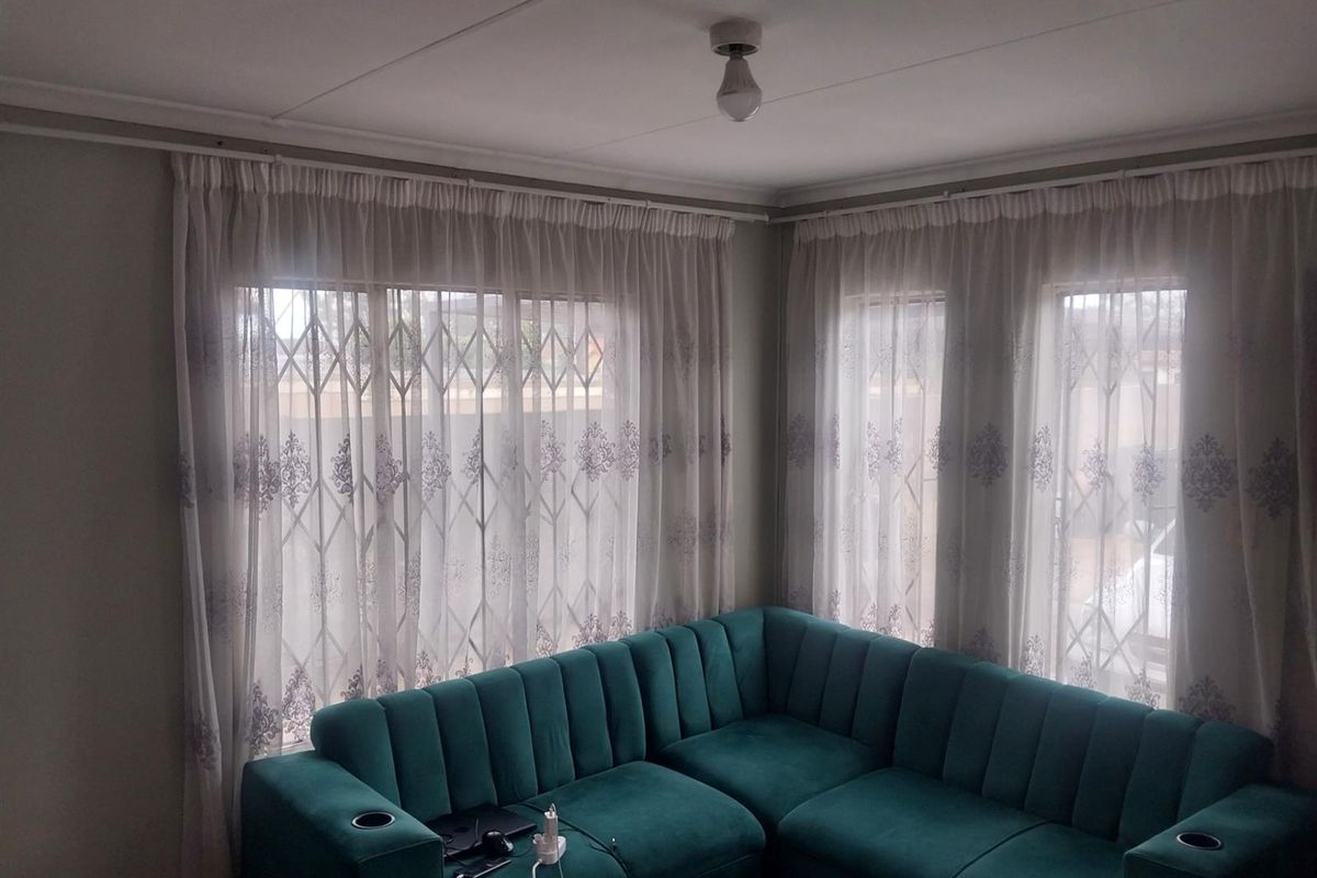 2 Bedroom House For Sale in Protea Glen, Soweto - Photo 3