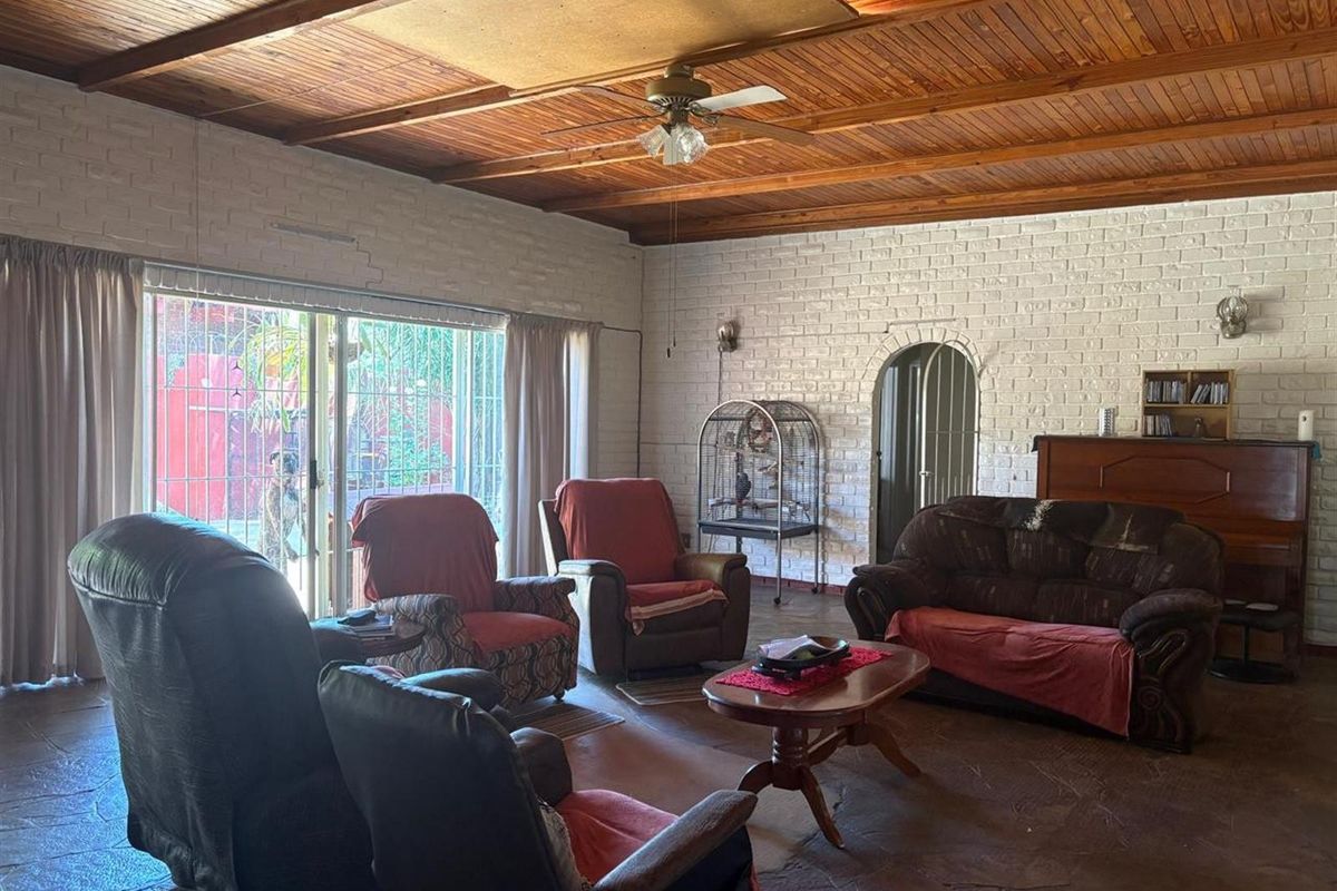 Elegant 4-Bedroom Home for Sale in Utrecht - Perfect for Retirement, Family Living and investment - Photo 2