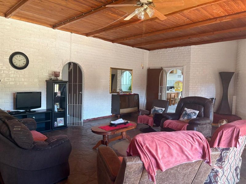 Elegant 4-Bedroom Home for Sale in Utrecht - Perfect for Retirement, Family Living and investment - Photo 5