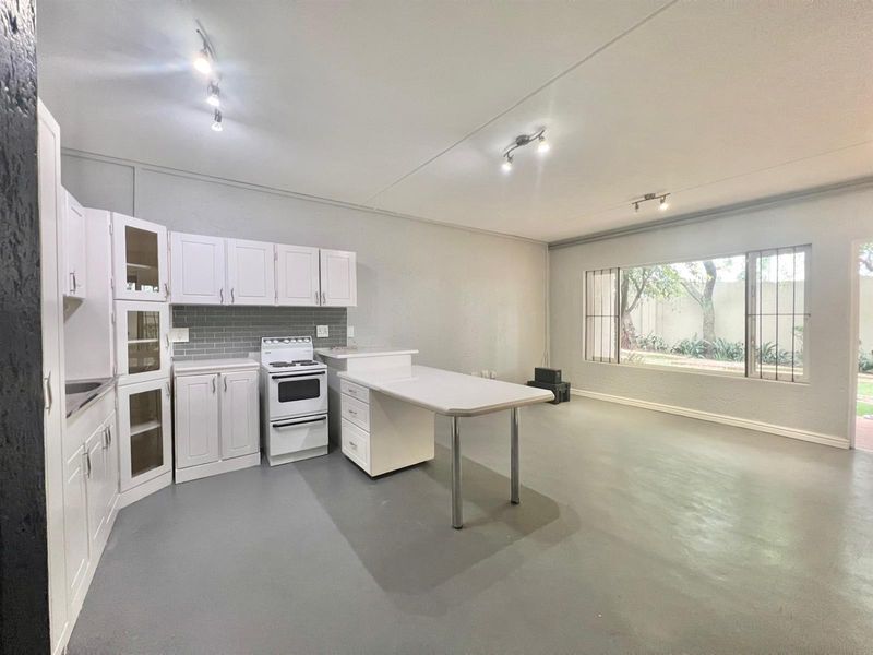 One-Bedroom Lock-Up-and-Go Garden Apartment in Prime Morningside - Photo 4