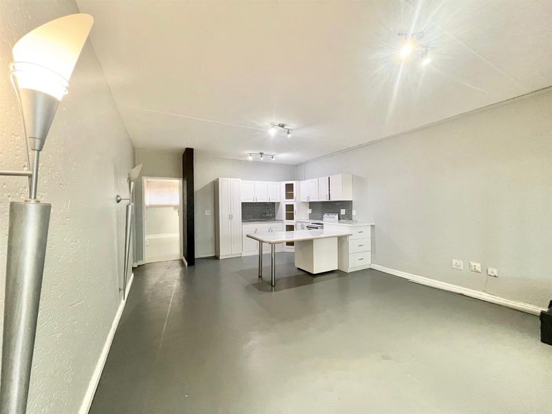 One-Bedroom Lock-Up-and-Go Garden Apartment in Prime Morningside - Photo 6