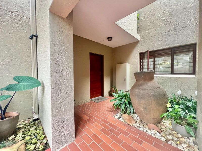 One-Bedroom Lock-Up-and-Go Garden Apartment in Prime Morningside - Photo 3