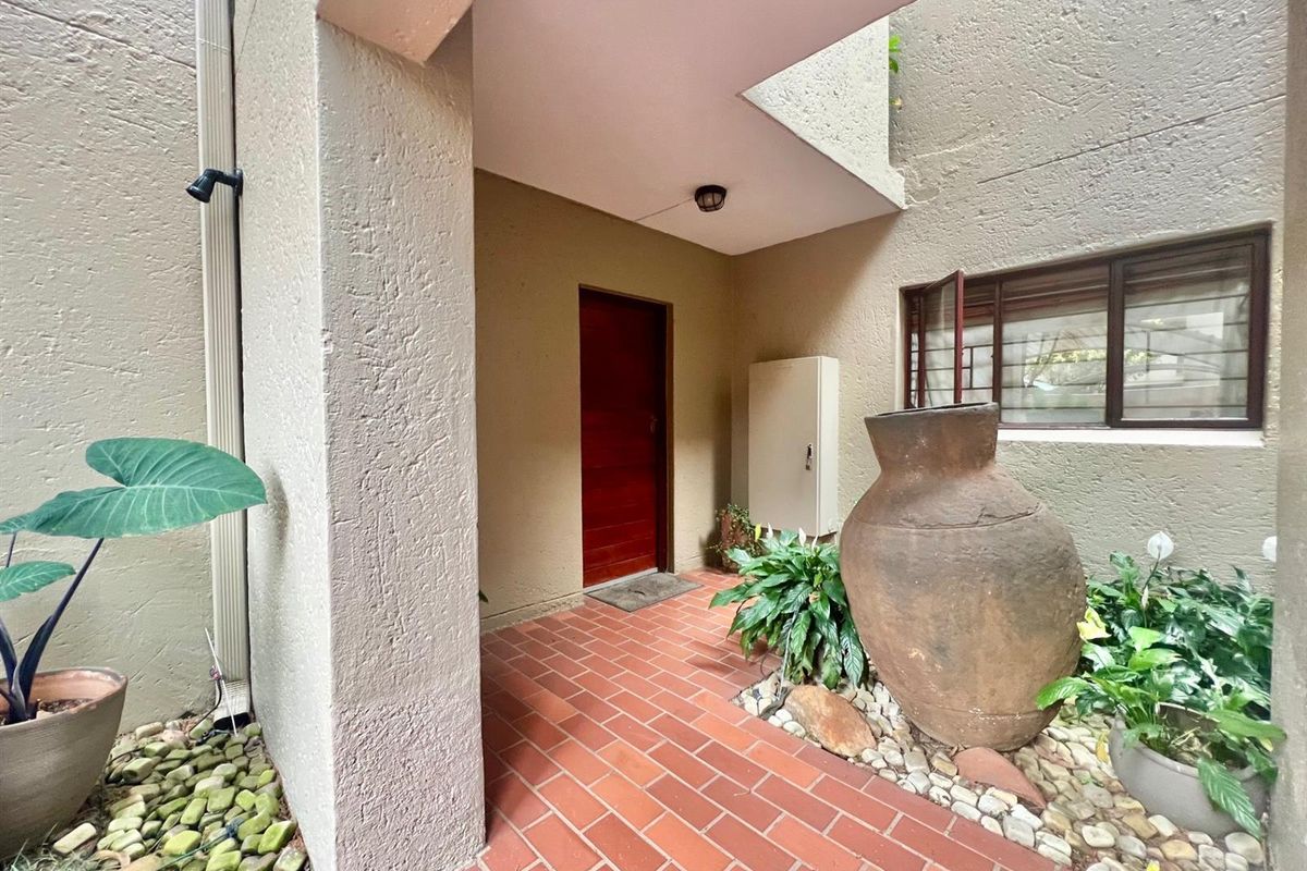 One-Bedroom Lock-Up-and-Go Garden Apartment in Prime Morningside - Photo 3