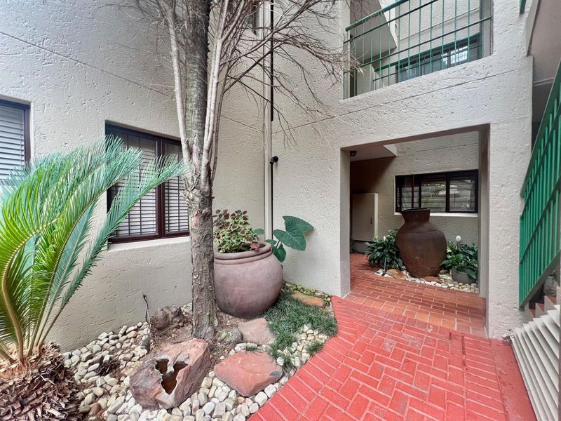 One-Bedroom Lock-Up-and-Go Garden Apartment in Prime Morningside - Photo 2