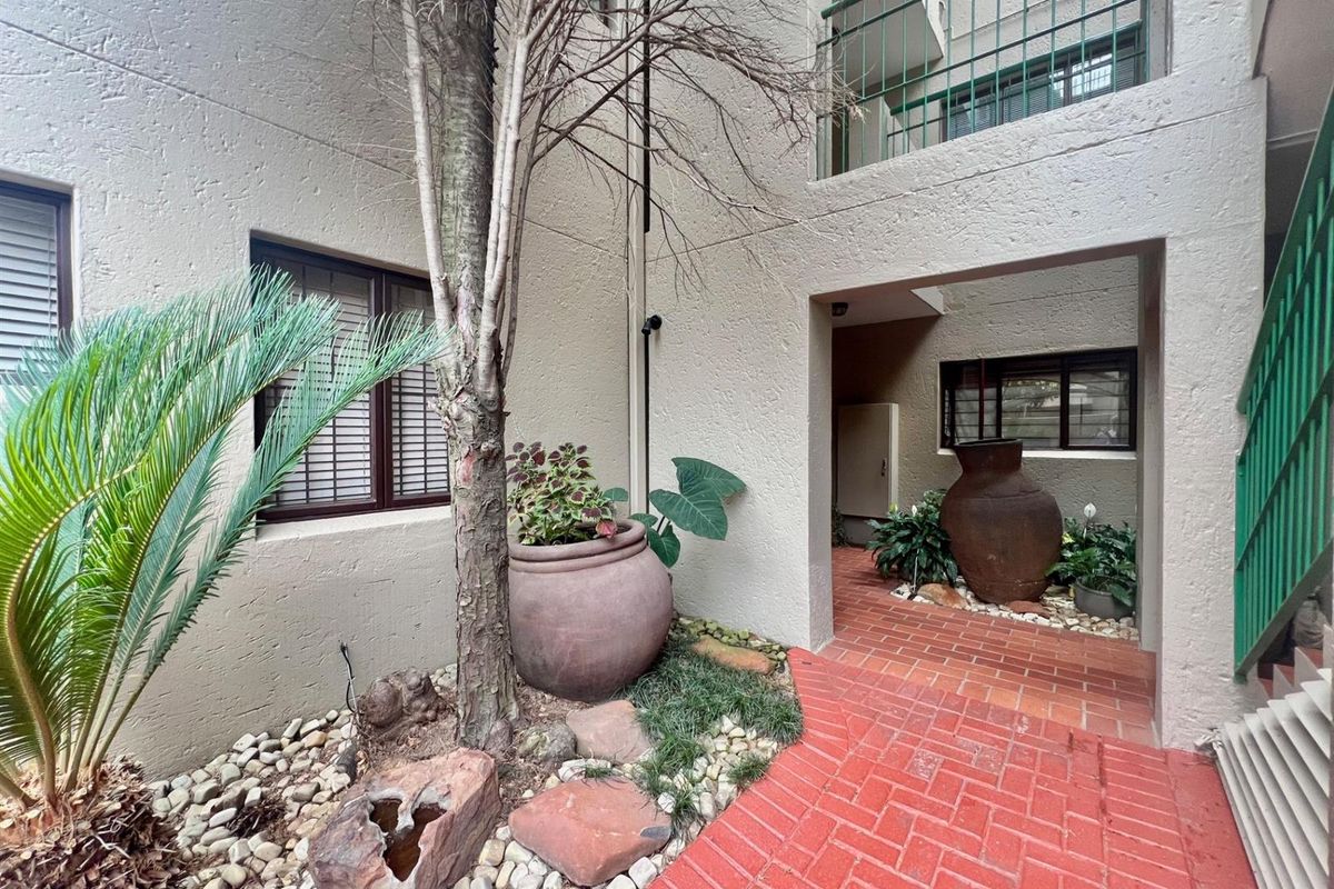 One-Bedroom Lock-Up-and-Go Garden Apartment in Prime Morningside - Photo 2