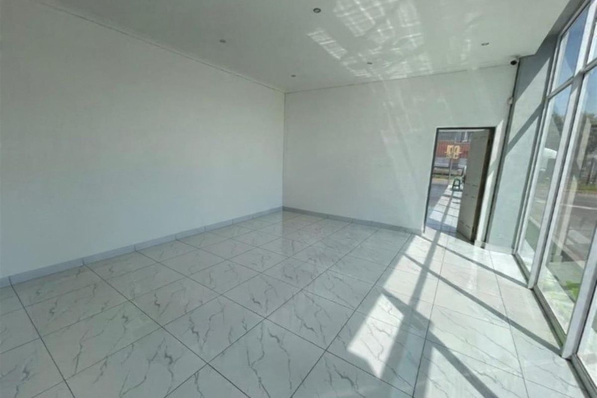 Relatively NEW Industrial Property, in a Business Park To Rent in Ormonde, Johannesburg - Photo 3