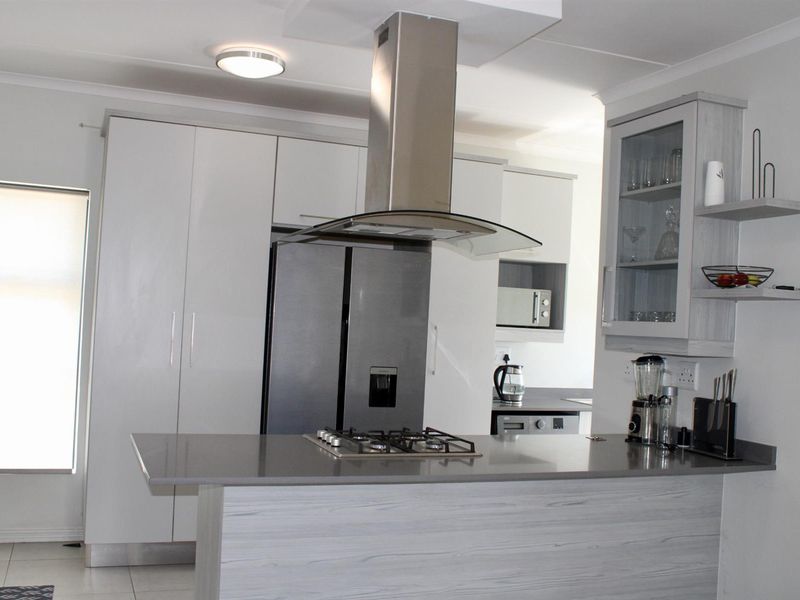 Modern 3 Bedroom Duplex With 2.5 Bathrooms - Photo 2