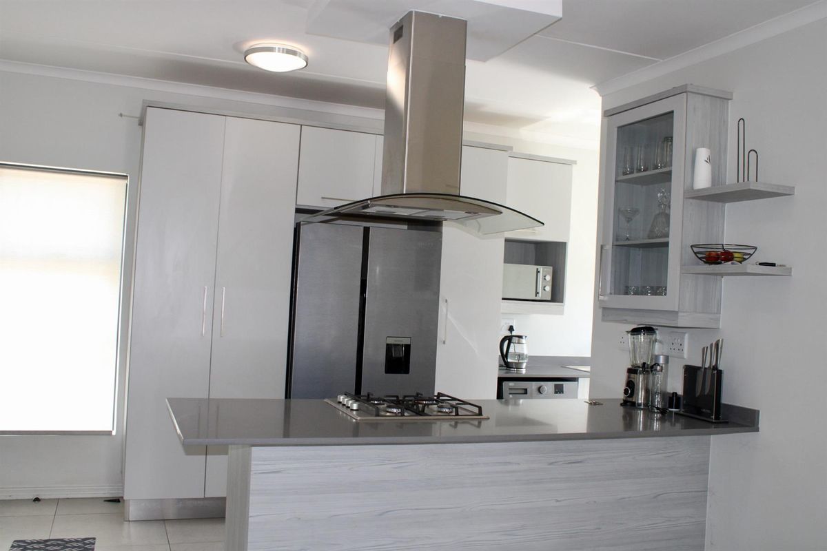 Modern 3 Bedroom Duplex With 2.5 Bathrooms - Photo 2