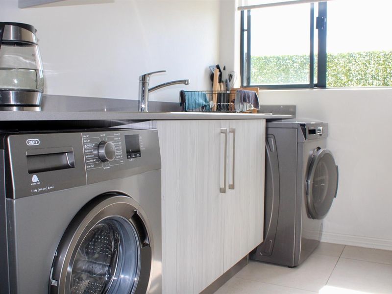 Modern 3 Bedroom Duplex With 2.5 Bathrooms - Photo 5