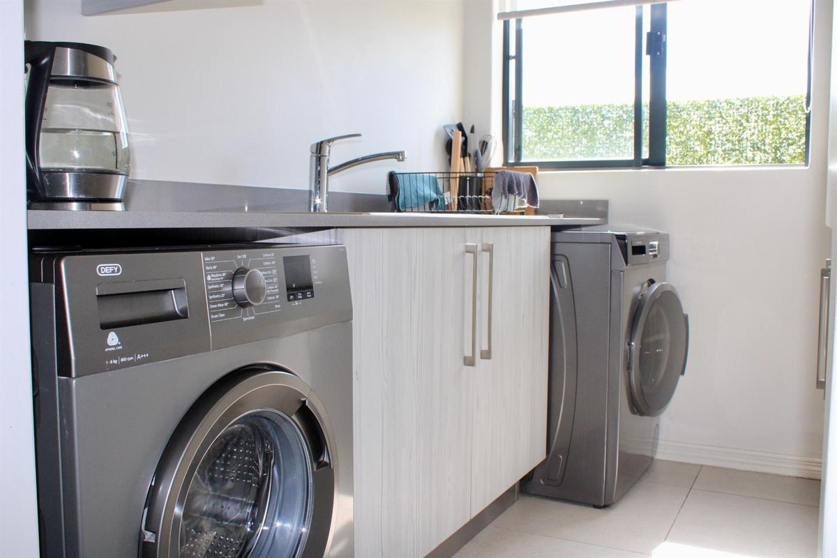 Modern 3 Bedroom Duplex With 2.5 Bathrooms - Photo 5