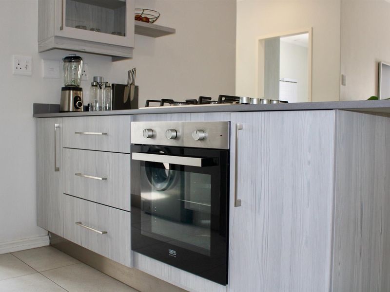 Modern 3 Bedroom Duplex With 2.5 Bathrooms - Photo 3